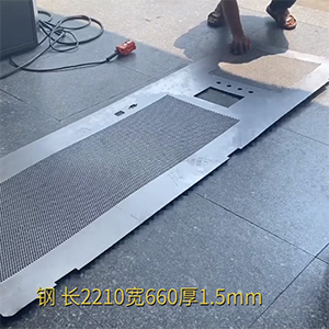 1.5mm厚機(jī)柜網(wǎng)板矯平機(jī)-高精密機(jī)箱機(jī)柜整平機(jī)-一次校平，沖孔網(wǎng)無反彈